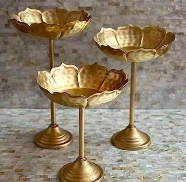Metal taj urli boul stand