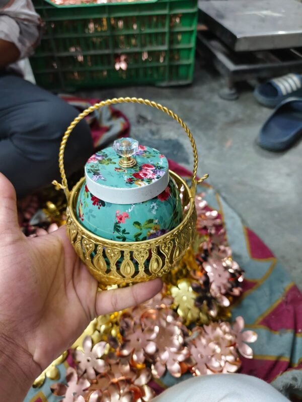 Dry fruit jar with tray